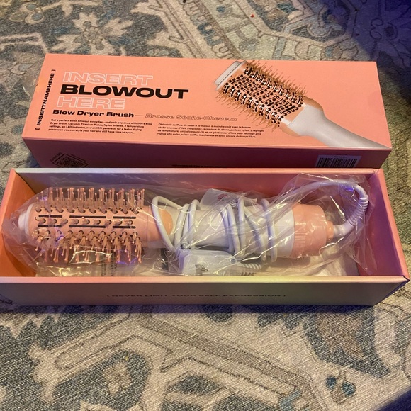 Insert Blowout Here Blow-dry Brush - Picture 8 of 12